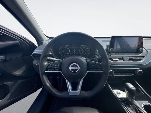 Used 2025 Nissan Altima 2.5 SR FWD image 17