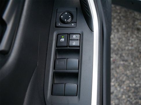 Used 2021 Toyota RAV4 LE image 19