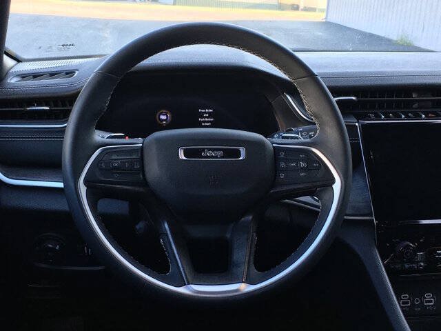 Certified 2025 Jeep Grand Cherokee L Limited w/ Luxury Tech Group II AWD/4WD image 10