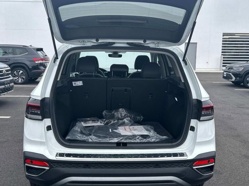 New 2025 Volkswagen Taos SE image 4