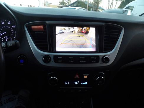 Used 2019 Hyundai Accent Limited image 7