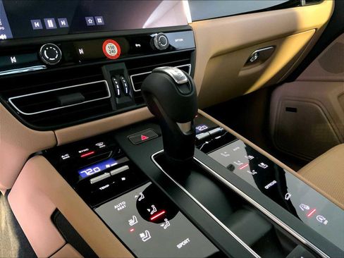 New 2026 Porsche Macan image 17