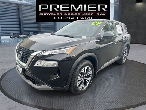 Used 2022 Nissan Rogue SV image 1