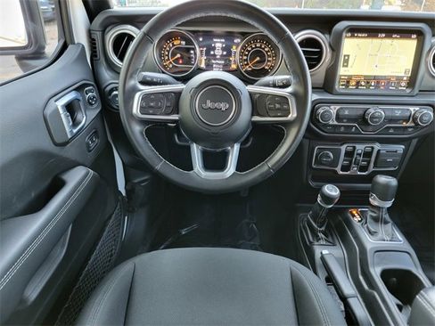 Certified 2022 Jeep Wrangler Unlimited Sahara image 31