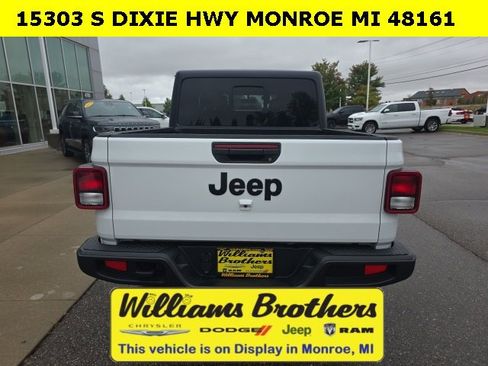 Certified 2023 Jeep Gladiator Sport image 6