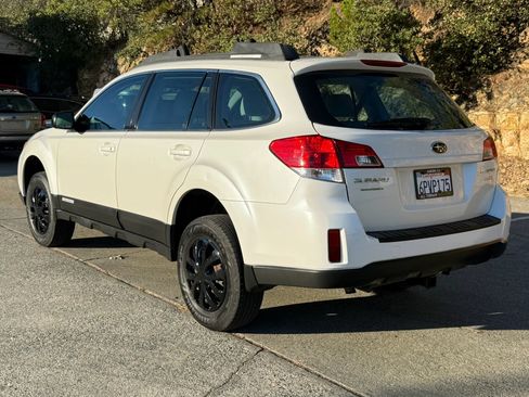 Used 2011 Subaru Outback 2.5i AWD/4WD image 4