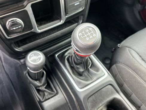 Used 2021 Jeep Gladiator Sport AWD/4WD image 17