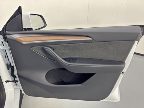 Used 2024 Tesla Model Y Long Range image 45