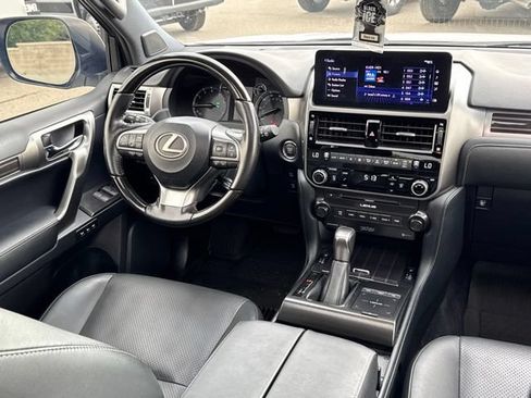 Used 2022 Lexus GX 460 Luxury w/ Off Road Package AWD/4WD image 21