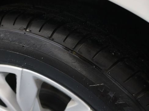 Used 2022 Chevrolet Malibu LT image 32