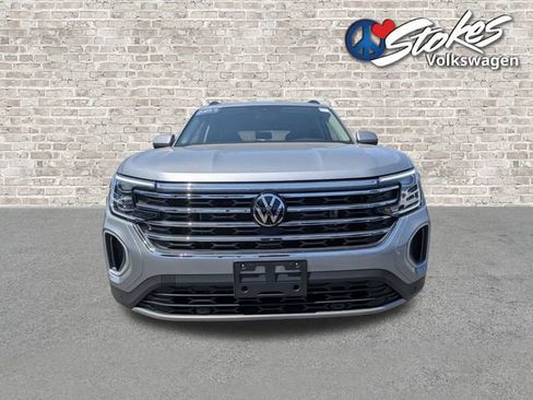 Certified 2025 Volkswagen Atlas SE FWD image 9