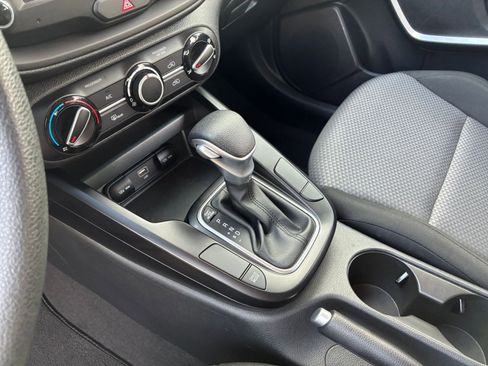 Used 2025 Kia Soul LX w/ LX Technology Package FWD image 34