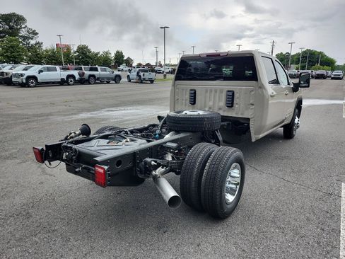 New 2026 GMC Sierra 3500 SLE w/ SLE Convenience Package AWD/4WD image 3