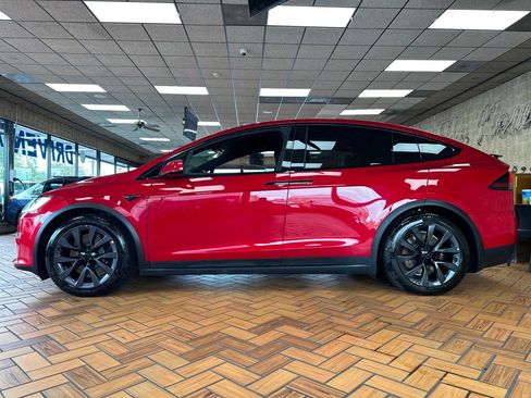 Used 2022 Tesla Model X Plaid image 8