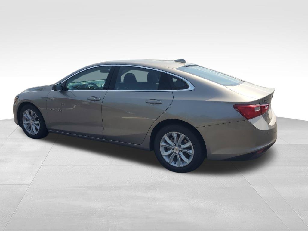 Used 2025 Chevrolet Malibu LT FWD image 3