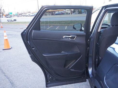 Used 2025 Kia Sportage LX image 23