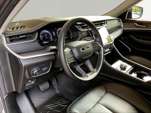 Used 2021 Jeep Grand Cherokee L Limited AWD/4WD image 16
