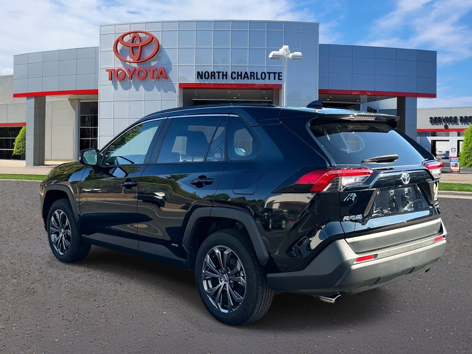 Used 2024 Toyota RAV4 XLE Premium w/ Weather Package AWD/4WD image 4