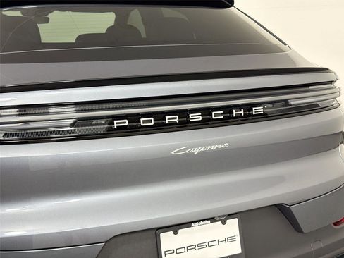 Certified 2026 Porsche Cayenne Coupe AWD/4WD image 17