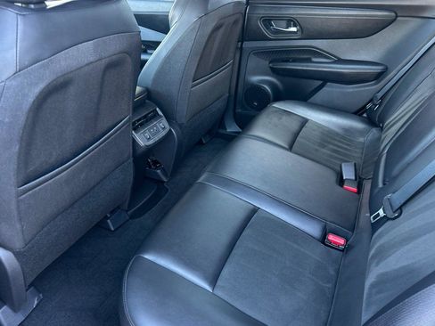 Used 2023 Nissan Ariya AWD image 12