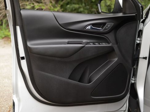 Used 2018 Chevrolet Equinox LT FWD image 21