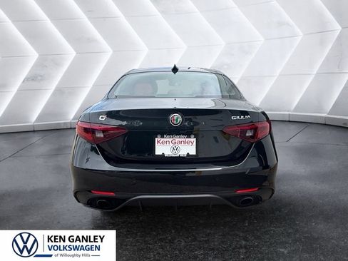 Used 2022 Alfa Romeo Giulia Veloce AWD/4WD image 3