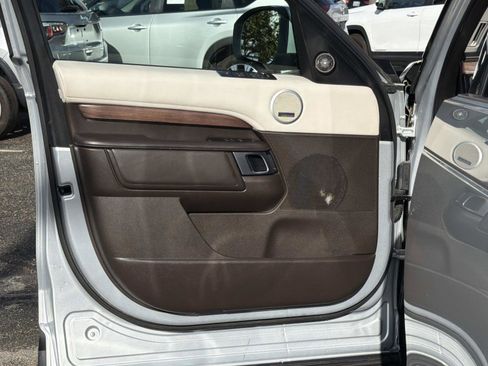 Used 2018 Land Rover Discovery HSE Luxury image 17