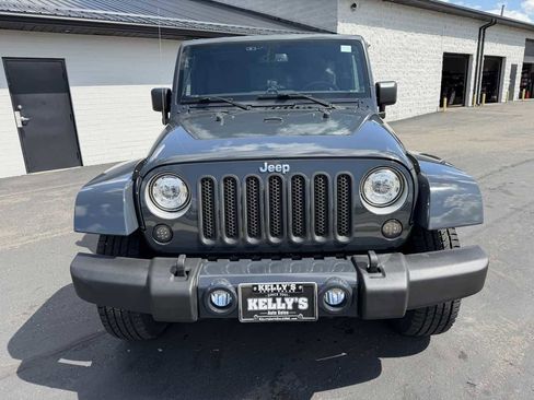 Used 2017 Jeep Wrangler Unlimited Sahara w/ Connectivity Group AWD/4WD image 8