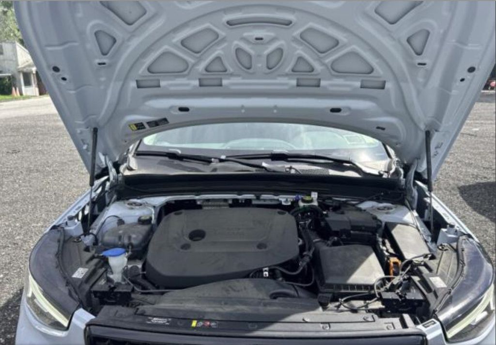 Used 2024 Volvo XC40 B5 Plus w/ Protection Package Premier AWD/4WD image 12