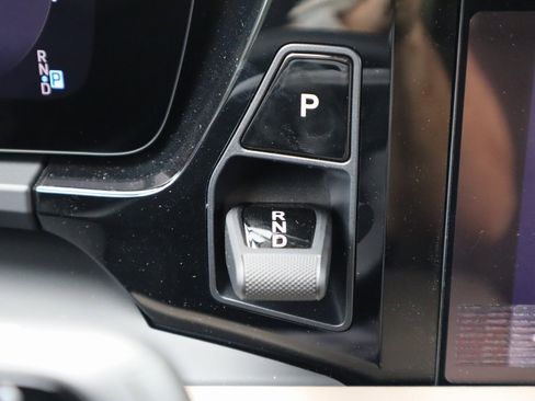 New 2025 Porsche Macan 4S Electric image 25