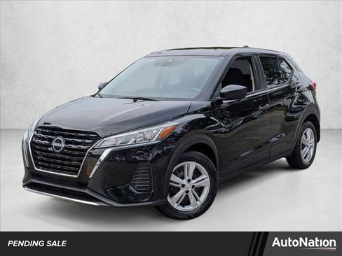 Used 2023 Nissan Kicks S image 1