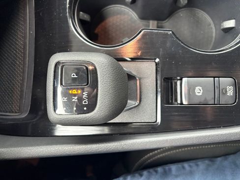 Used 2023 Nissan Rogue SV image 29