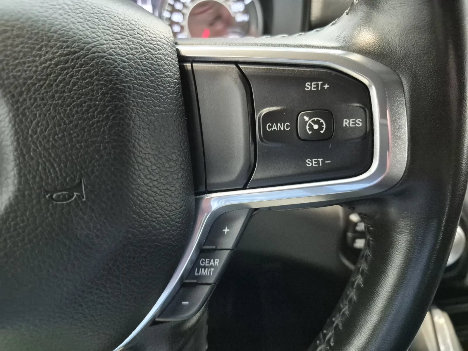Used 2024 RAM 1500 Laramie AWD/4WD image 30