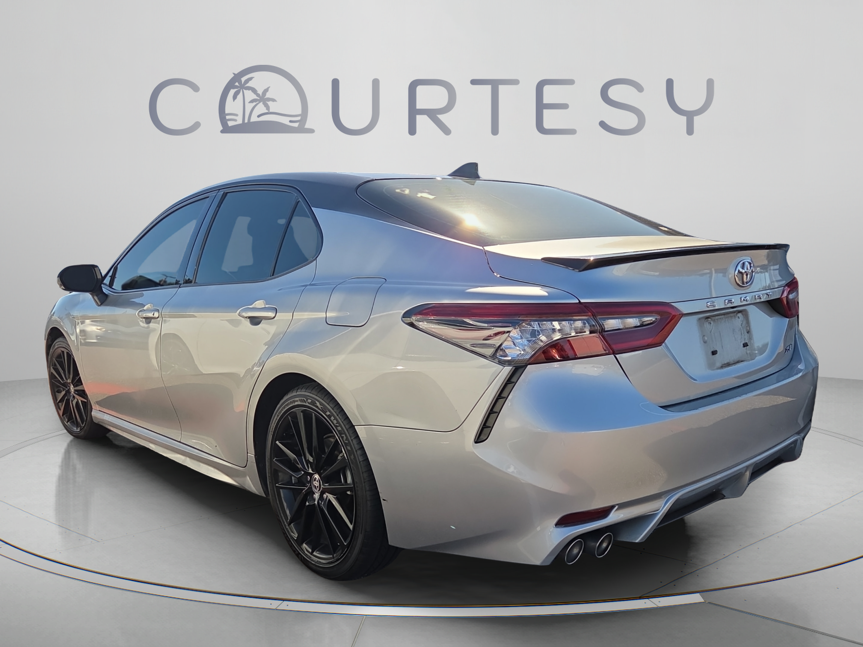 Used 2023 Toyota Camry XSE FWD image 2