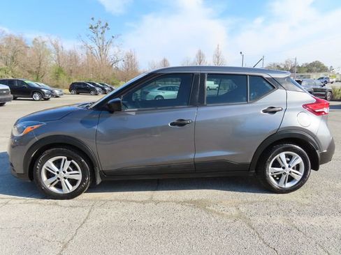 Used 2020 Nissan Kicks S image 4