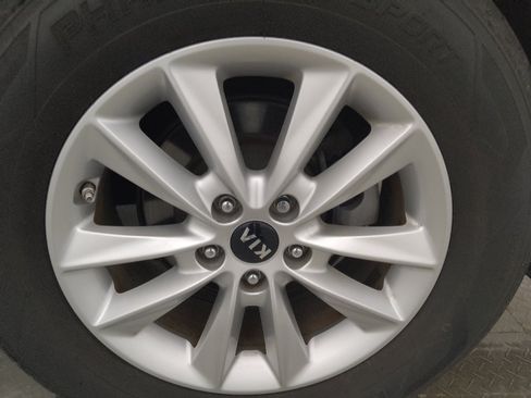 Used 2019 Kia Sorento L FWD image 31