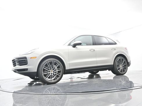 Certified 2023 Porsche Cayenne Platinum Edition AWD/4WD image 44