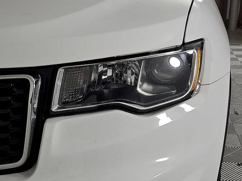 Used 2019 Jeep Grand Cherokee Limited AWD/4WD image 9