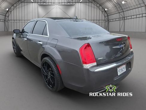 Used 2019 Chrysler 300 Limited AWD/4WD image 3