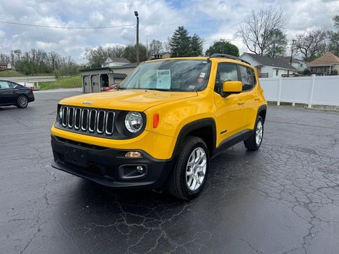 Used 2018 Jeep Renegade Latitude w/ Cold Weather Group AWD/4WD image 3