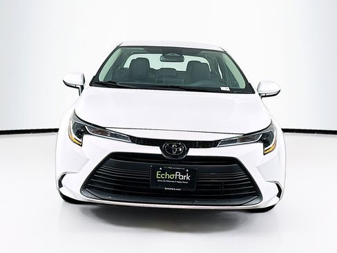Used 2024 Toyota Corolla LE image 2
