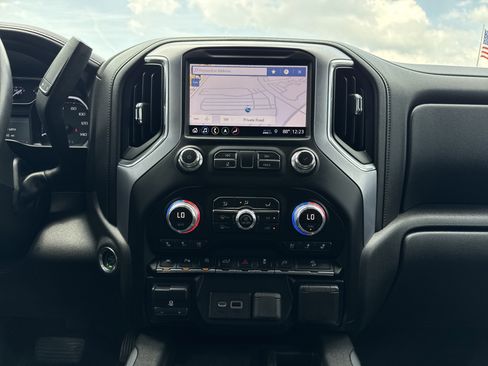 Used 2019 GMC Sierra 1500 SLT w/ SLT Premium Plus Package AWD/4WD image 30