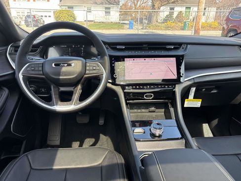 New 2026 Jeep Grand Cherokee Limited AWD/4WD image 9