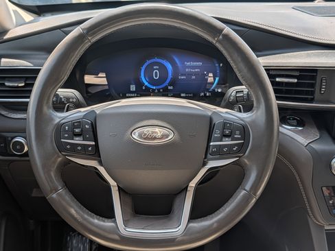 Used 2020 Ford Explorer Platinum w/ Premium Technology Package AWD/4WD image 20