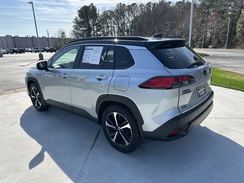 Certified 2025 Toyota Corolla Cross AWD Hybrid w/ Convenience Package image 8