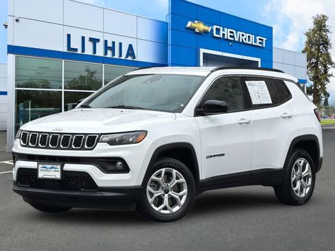 Used 2025 Jeep Compass Latitude AWD/4WD image 1
