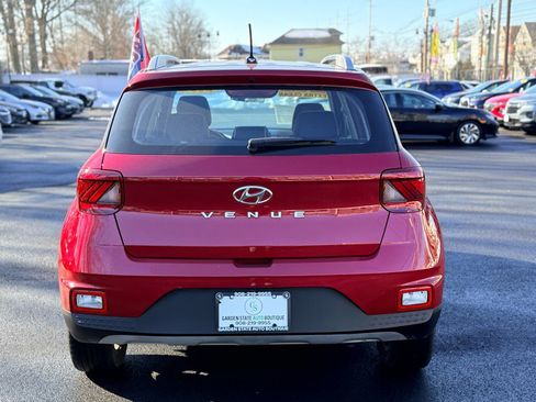 Used 2023 Hyundai Venue Limited image 7