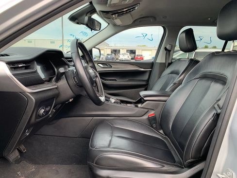 Used 2022 Jeep Grand Cherokee Limited AWD/4WD image 15