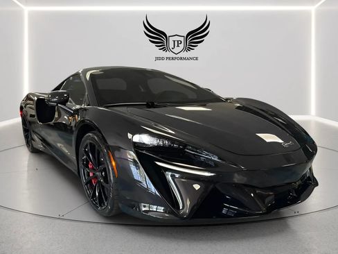 Used 2023 McLaren Artura RWD image 1