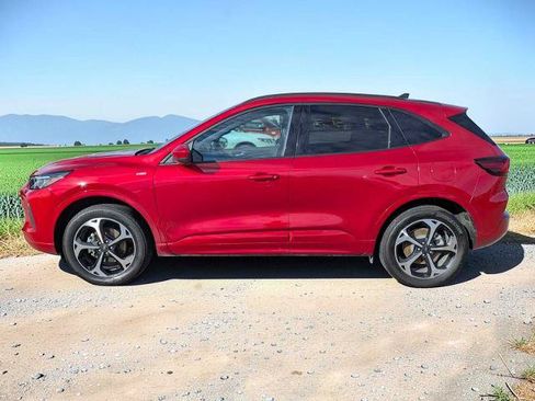Certified 2024 Ford Escape ST-Line Elite AWD/4WD image 3